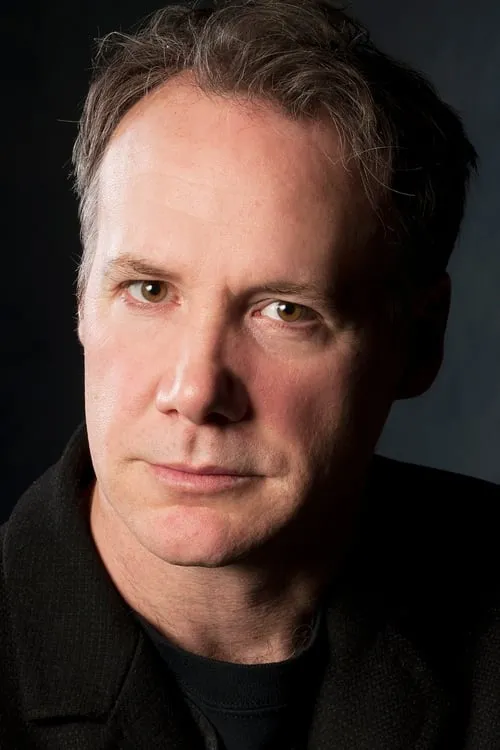 Patrick McManus interpretando a Peter Dunleavy