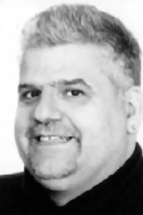 Patrick Mercado interpretando a Charly