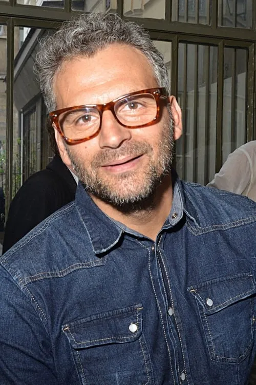 Patrick Mimoun interpretando a Lionel