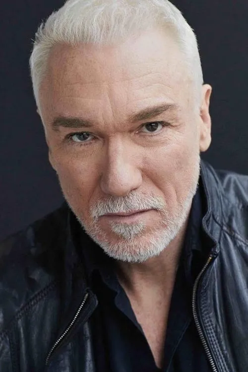 Patrick Page interpretando a Mr. Beltrane