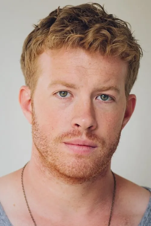 Patrick Quinlan interpretando a Brad