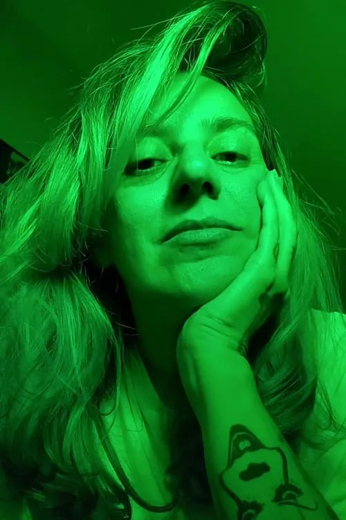 Patty Fang interpretando a Demônia