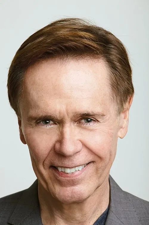 Paul Cross interpretando a George Poole