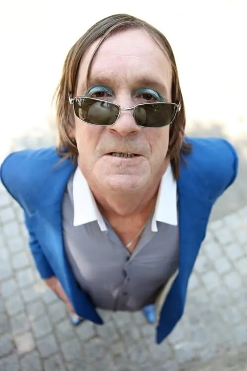 Paul Dean Taylor interpretando a Ice Cream Man