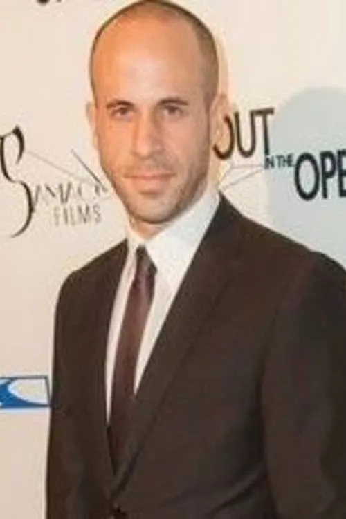 Paul DiVito interpretando a Nick