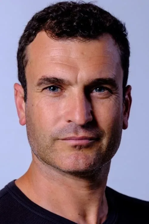 Paul du Toit interpretando a Hargear