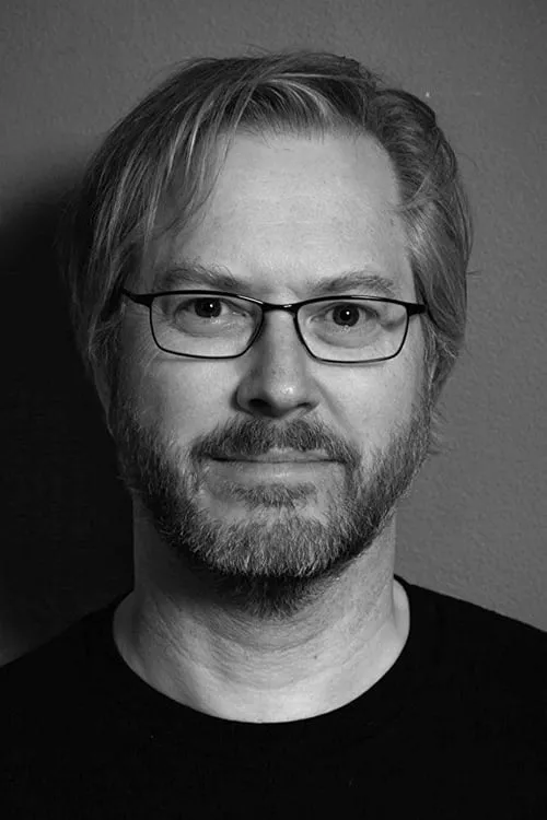 Tom Simmons ha trabajado con Paul Fox en 1 ocasiones