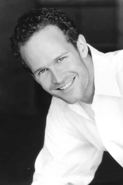 Paul Keeley interpretando a Public Defender