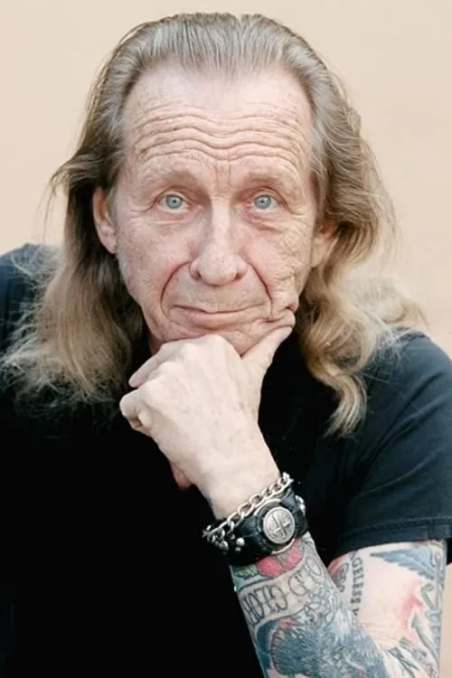 Nican Robinson ha trabajado con Paul Raci en 1 ocasiones