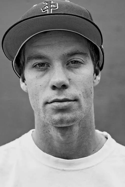 Paul Trep interpretando a