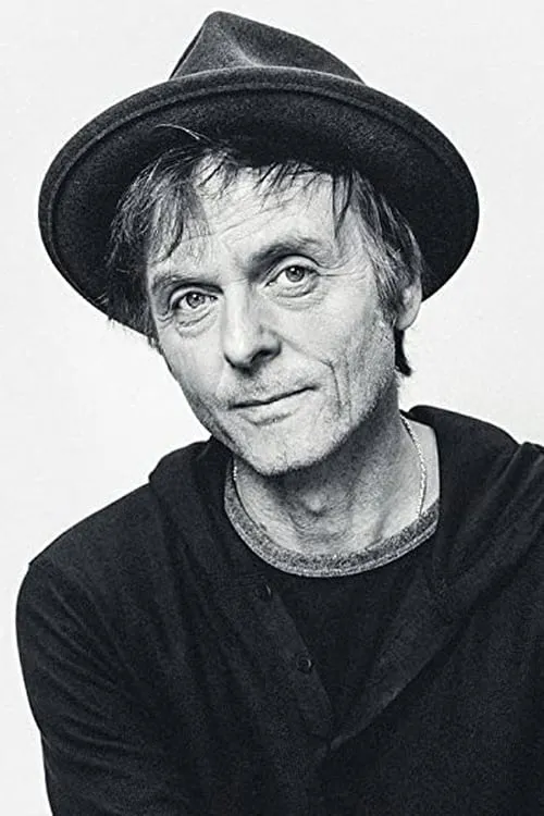 Paul Waaktaar-Savoy interpretando a Self [a-ha]