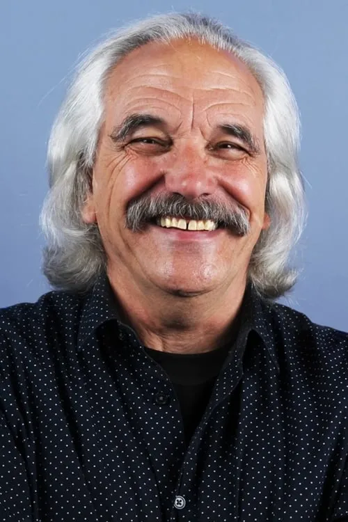 Hayden J. Weal ha trabajado con Paul Willis en 1 ocasiones