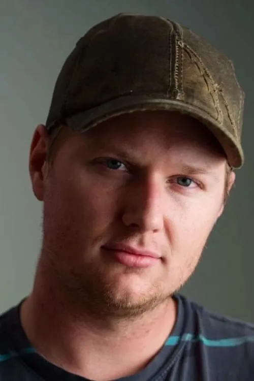 Paul Woodcrest interpretando a