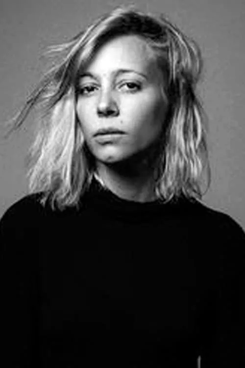 Paula Carruega interpretando a Lucía