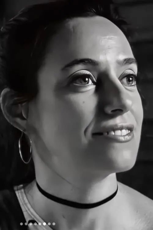 Paula Lussi interpretando a Paula