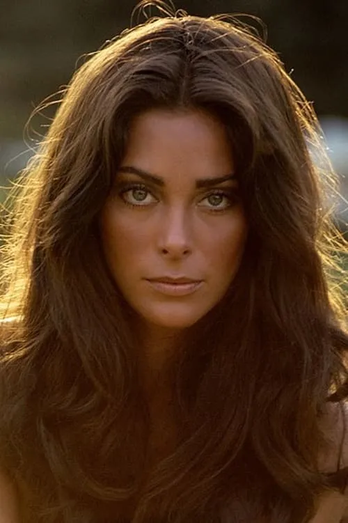 Paula Pritchett interpretando a Chela