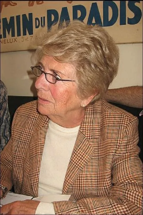 Paule Emanuele interpretando a Mme Besson