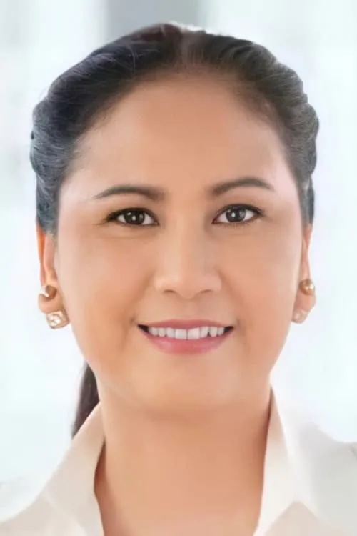 Paweena Charivsakul interpretando a Mother