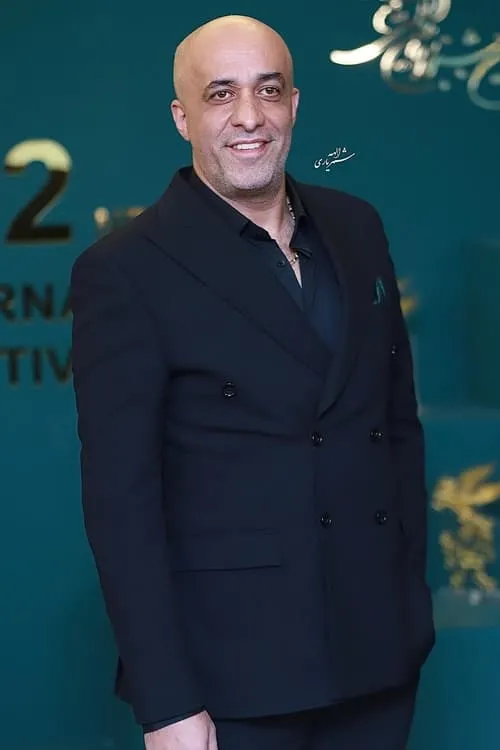 Payam Ahmadinia — personaje: Sina