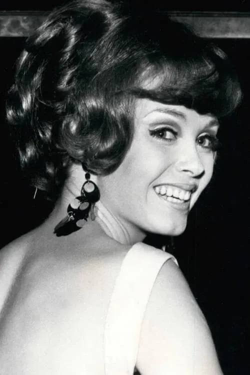 Penny Riley interpretando a Sue