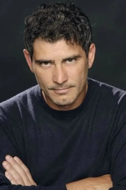 Peppe Zarbo interpretando a 