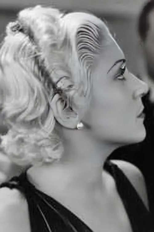 Perla Mary interpretando a