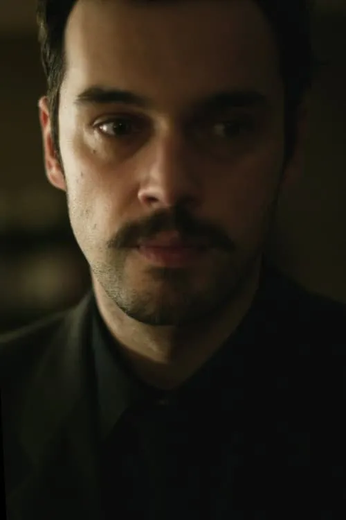 Pete Chekvala interpretando a Matt