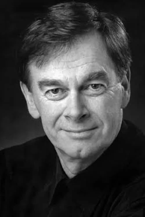 Peter Curtin interpretando a Dr. David Franks