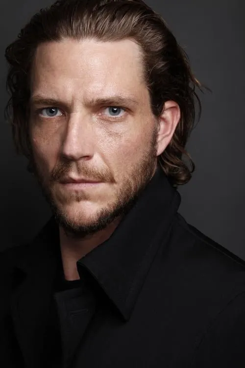 Peter Douglas interpretando a Colin