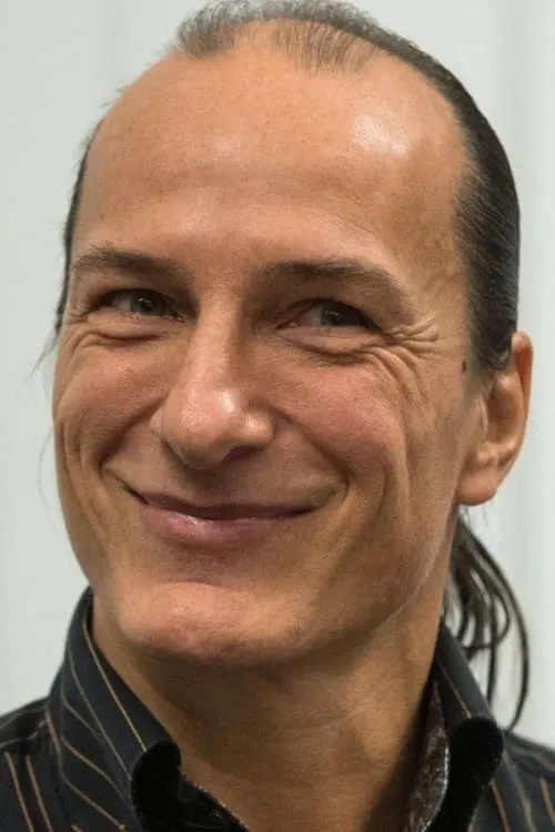 Paul Poet ha trabajado con Peter Fitzek en 1 ocasiones