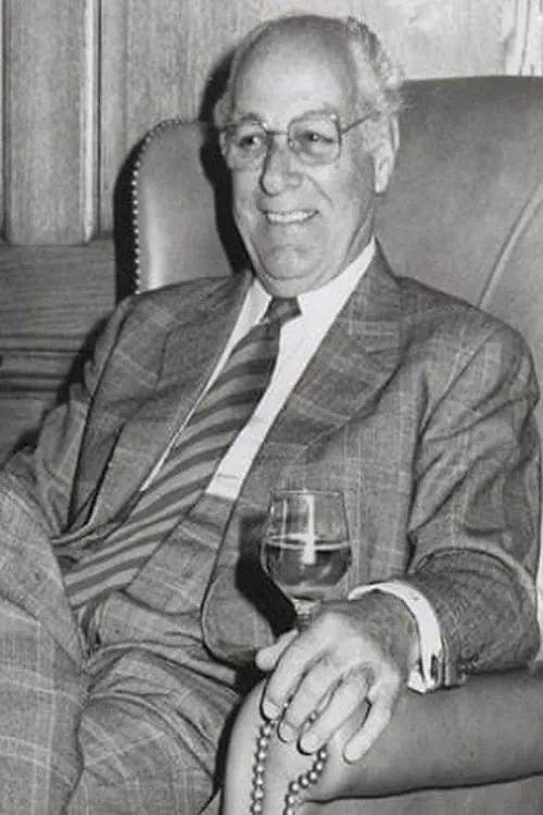 Peter Rogers interpretando a Himself