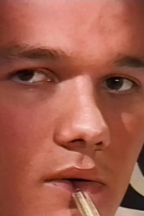 Peter Sidow interpretando a 