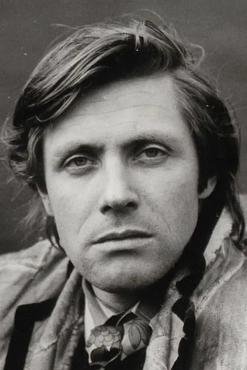 Peter Whitehead interpretando a Himself / Narrator