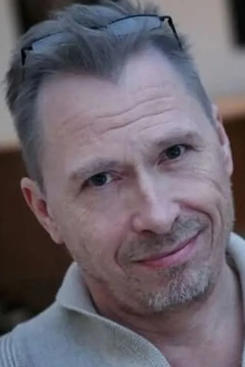 Peter Zhelder interpretando a 