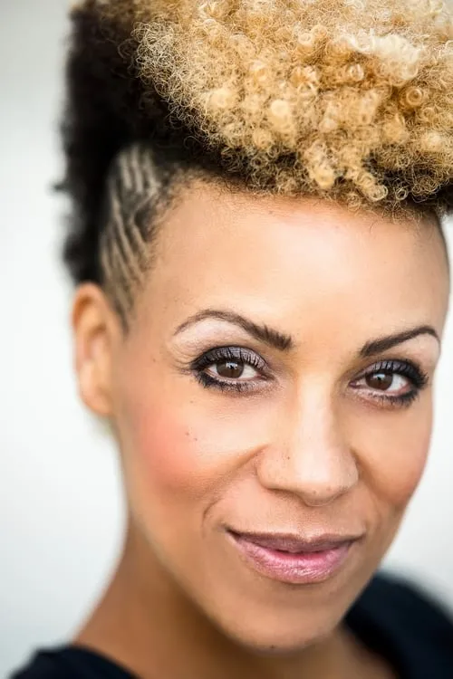 Petra Sprecher interpretando a Self