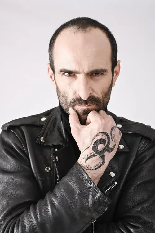 Avram Iclozan ha trabajado con Petru Ciobanu en 1 ocasiones