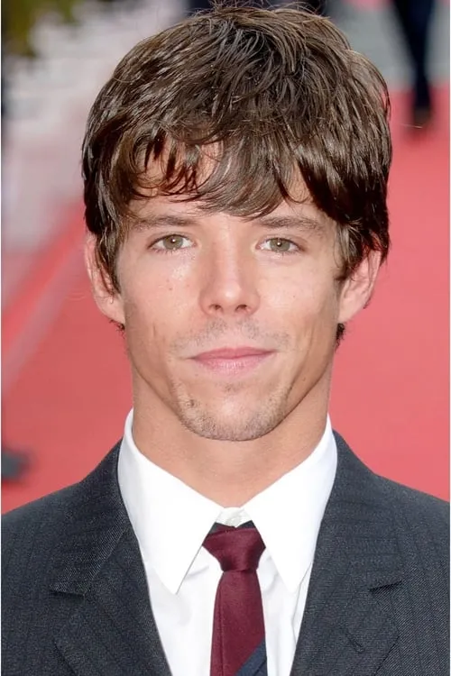 Phénix Brossard interpretando a Ric