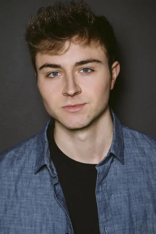 Phil Blevins interpretando a Caleb