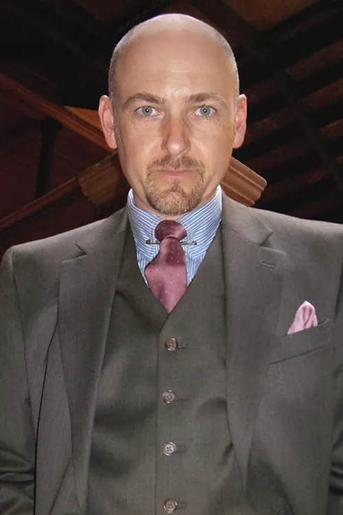 Phil Leirness interpretando a Writer