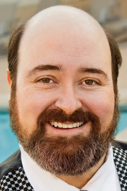 Phil Miler interpretando a Fred