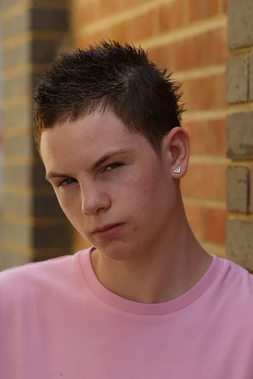 Philip Dowling interpretando a Frank