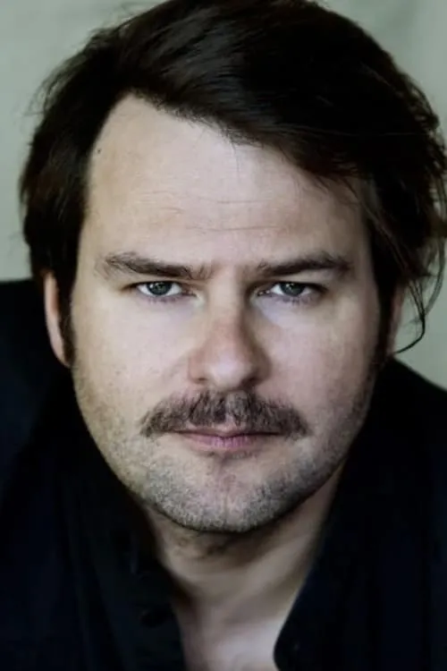 Philipp Hauß interpretando a Julius Kelp