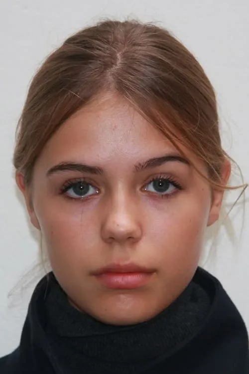 Philippa Schoene interpretando a Emily