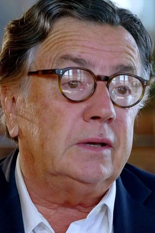 Philippe Coupérie-Eiffel interpretando a Himself