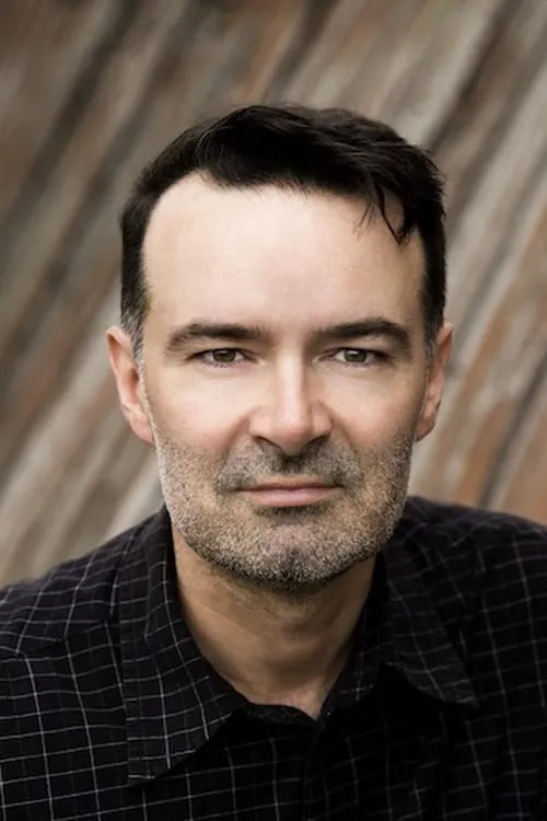 Lucy Honigman ha trabajado con Phillip McInnes en 1 ocasiones