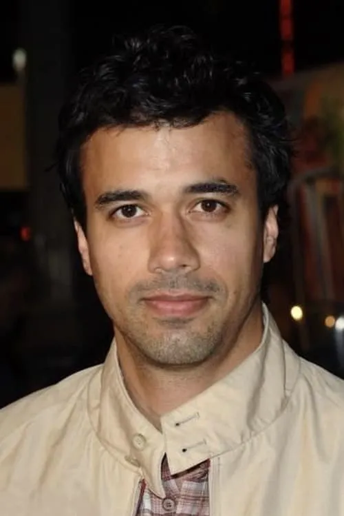 Phillip Rhys interpretando a Maliq