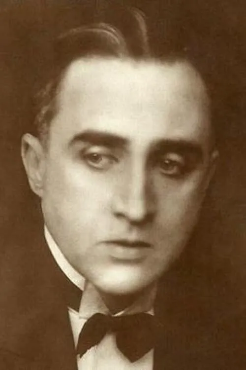 René Donnio ha trabajado con Pierre de Guingand en 3 ocasiones