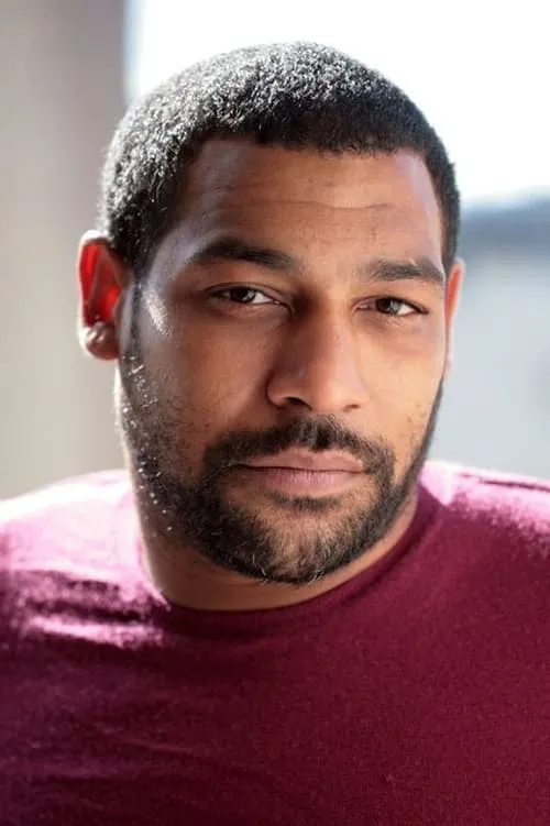 Pierre Rousselet interpretando a Agent PC sécurité