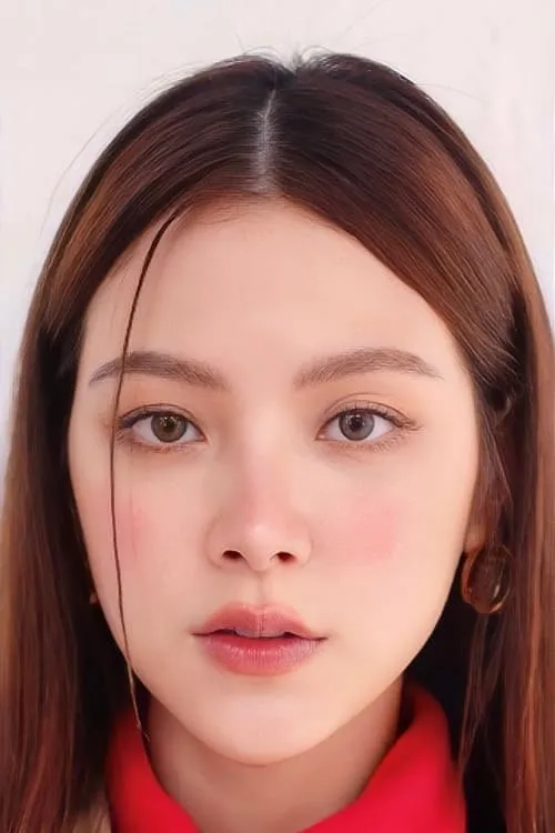 Pimchanok Luevisadpaibul interpretando a Ina