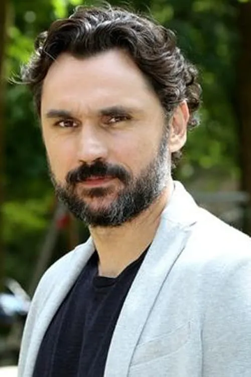 Piotr Jankowski interpretando a Hersz Wasser